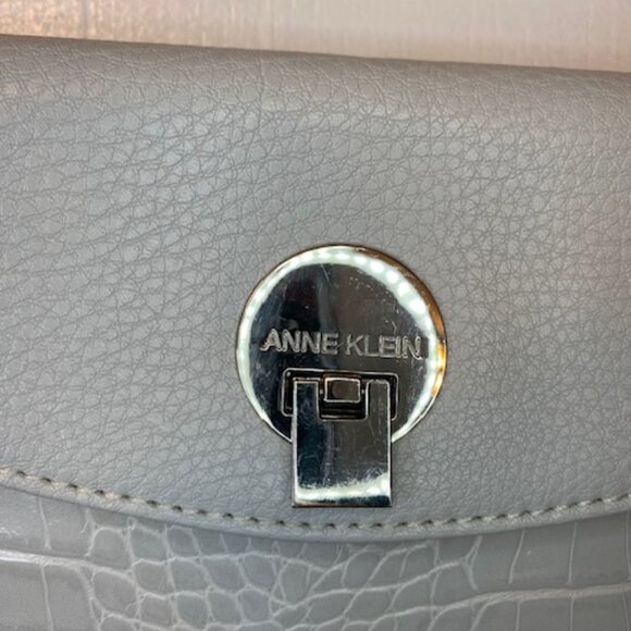 Anne Klein gray clutch bag - Picture 2 of 6